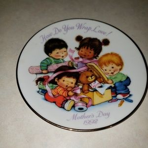 Vintage -1992 Avon Mother's Day Plate